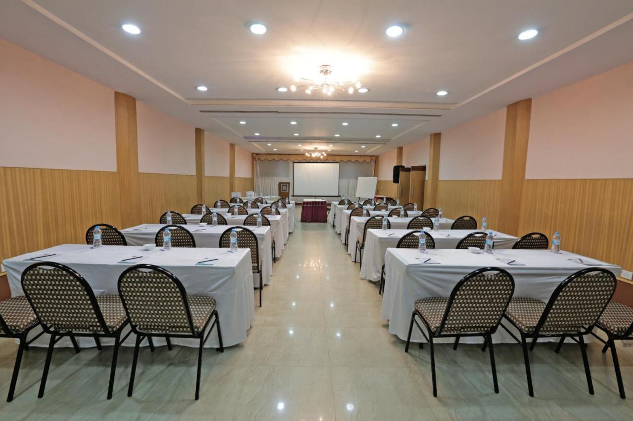 Hotel Trinity Isle Bangalore Exteriör bild